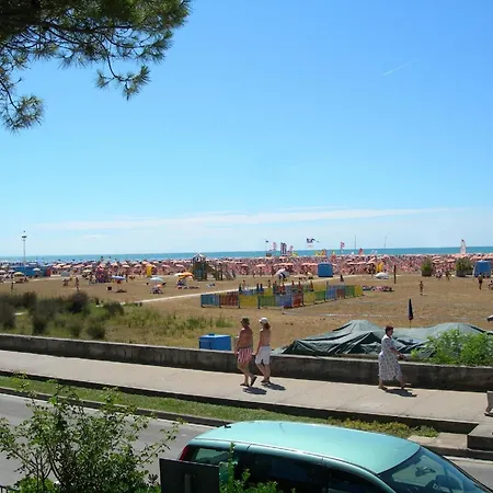 Fuer 7 Personen Ca 45 Qm In Bibione, Adriakueste Italien Und Umgebung アパート ビビオーネ